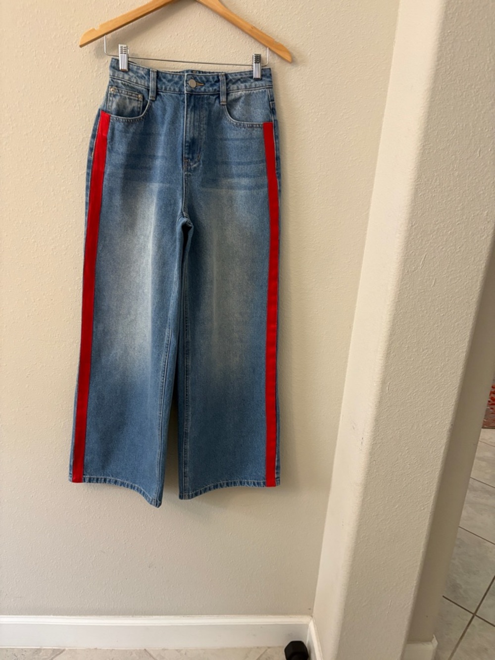 Commense Light Blue Wide-Leg Jeans with Red Side Stripes